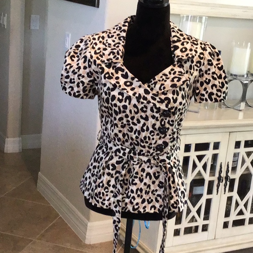 Helene Berman puff sleeve leopard top, size small